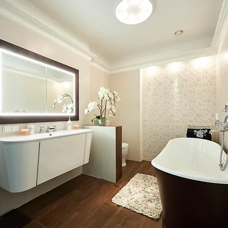 Luxury Baron Fon Fersen Apartment *